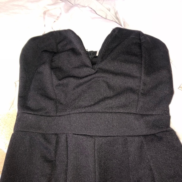 Sleeveless, backless black jumpsuit - Picture 2 of 5